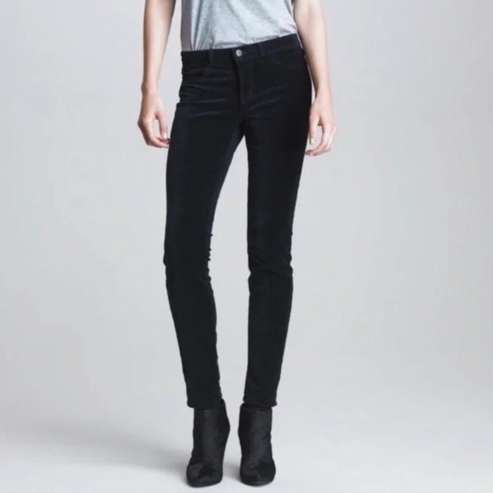 J Brand velvet skinny jean. Black size 26